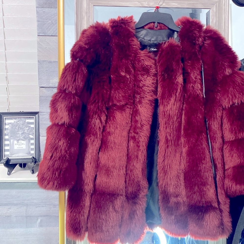 Fashionable faux fur NEW 💃🏻❤️
